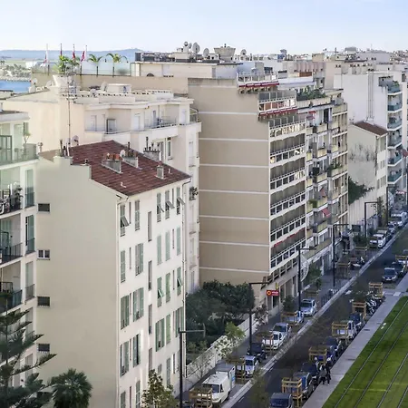 アイビス バジェット カルフォルニー レンヴァル ホテル ニース