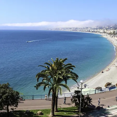 アイビス バジェット カルフォルニー レンヴァル ホテル ニース