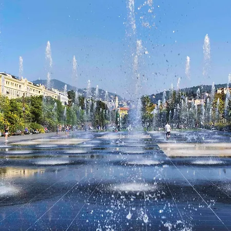 ホテル アイビス バジェット カルフォルニー レンヴァル 2*