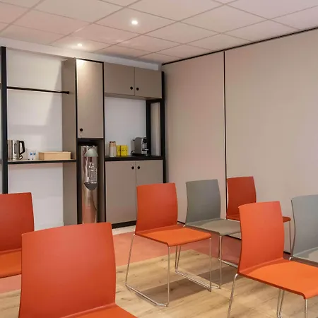 尼斯加利福尼莱瓦尔宜必思快捷酒店 酒店