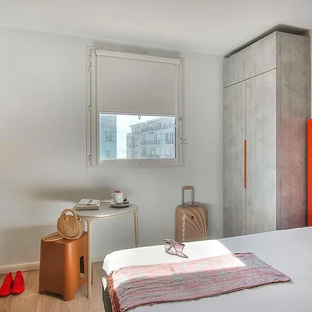 ホテル アイビス バジェット カルフォルニー レンヴァル ニース