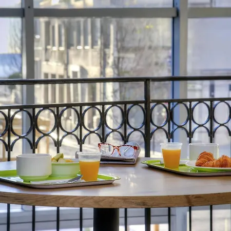 ホテル アイビス バジェット カルフォルニー レンヴァル