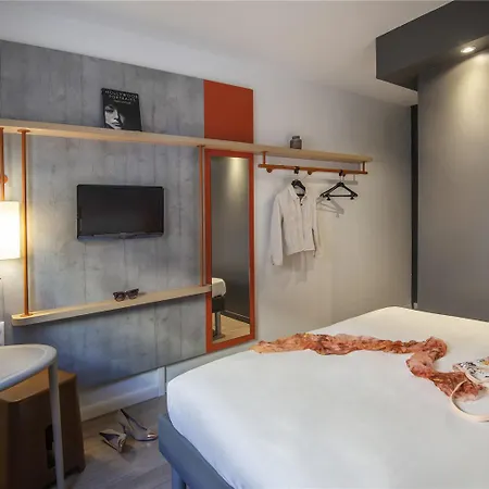 ホテル アイビス バジェット カルフォルニー レンヴァル ニース