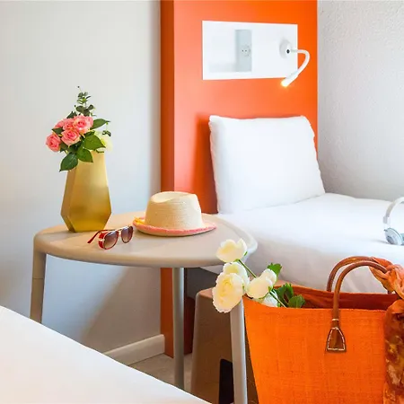 ホテル アイビス バジェット カルフォルニー レンヴァル 2*