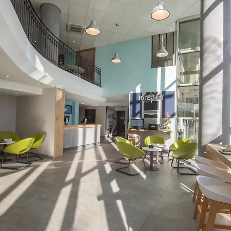 酒店 尼斯加利福尼莱瓦尔宜必思快捷酒店