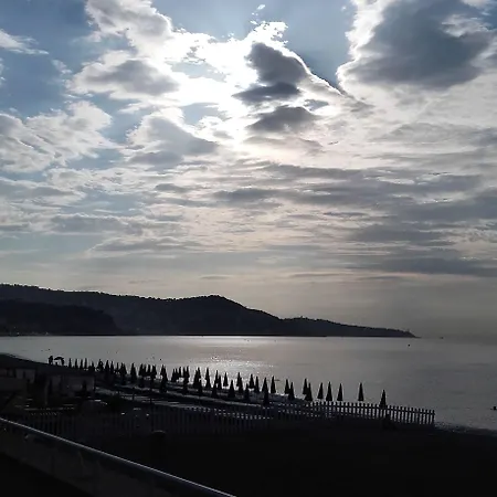 Ibis Budget Californie Lenval 2*