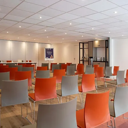 Отель Ibis Budget Californie Lenval