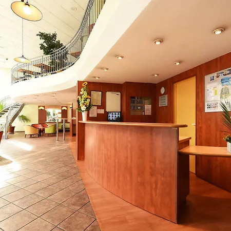 Ibis Budget Californie Lenval Отель Ницца